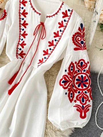Robe bohème plissée à fleurs brodées pour femmes Shally