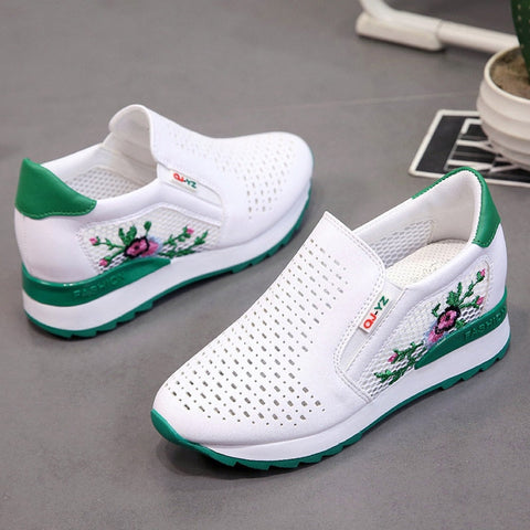 Comfortable orthopedic sneakers with floral pattern