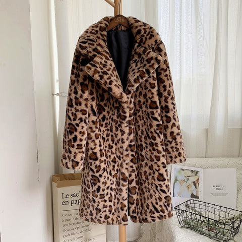 Mantel aus Kunstfell mit Leopardenmuster