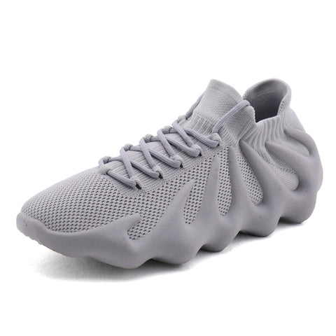 Breathable sports shoes