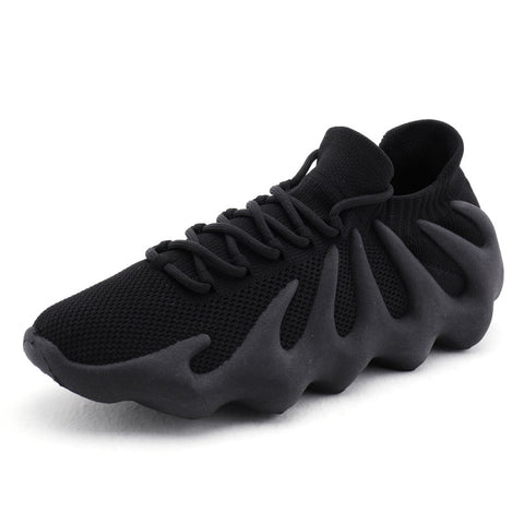 Breathable sports shoes