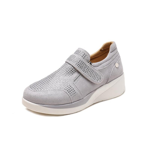 Very comfortable sneakers with wedge sole